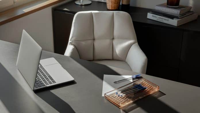 Comment choisir un bureau droit professionnel ergonomique ?